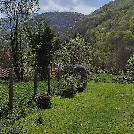 Maison Au Pied De La Montagne