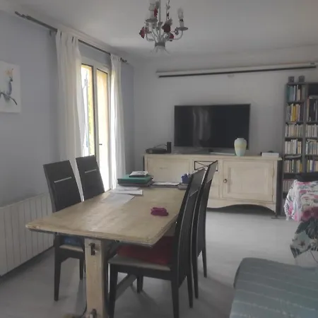 Maison Au Pied De La Montagne